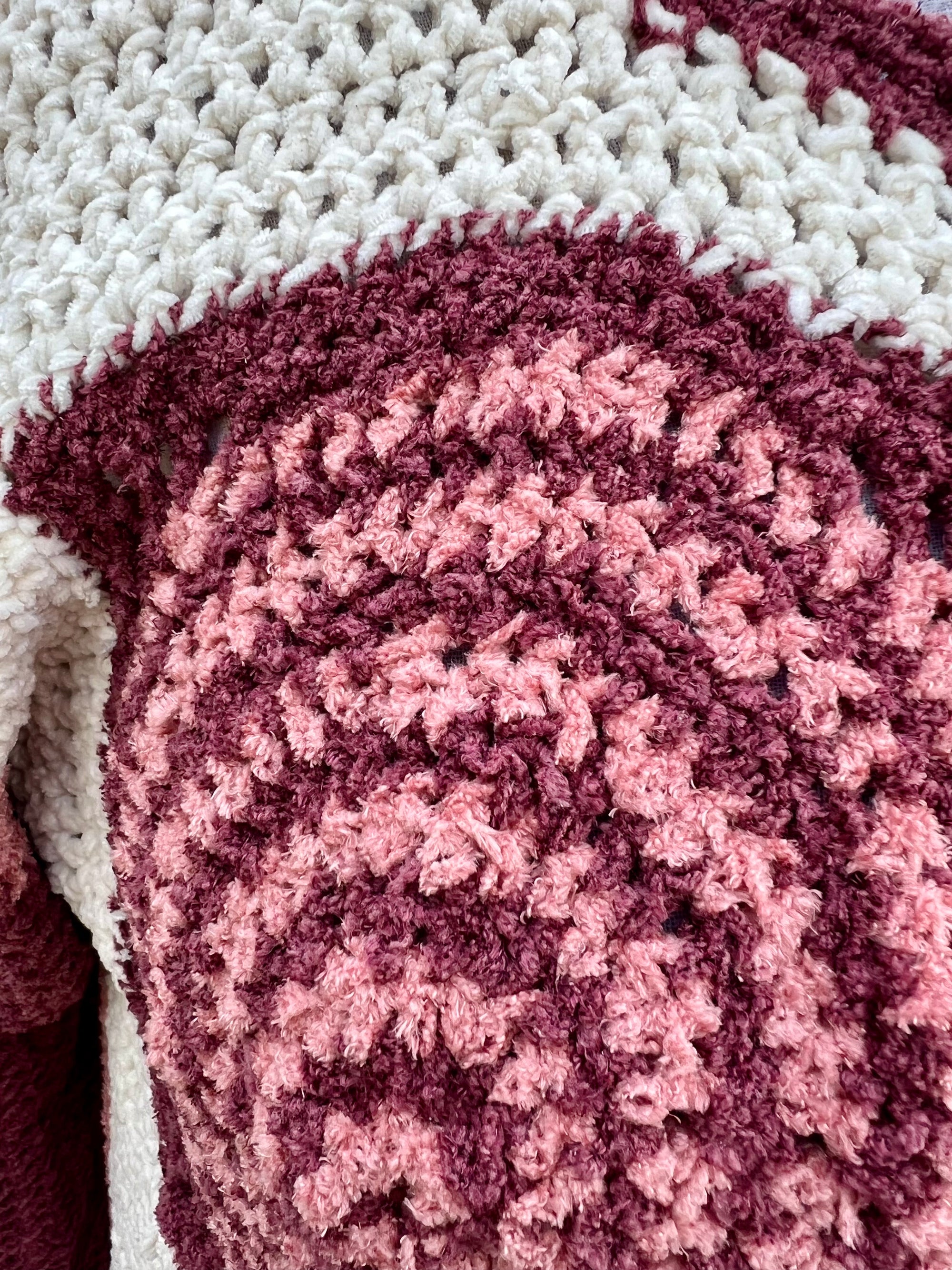 Cardigan crochet Spirals Chenille in Plum, Blush and Cream