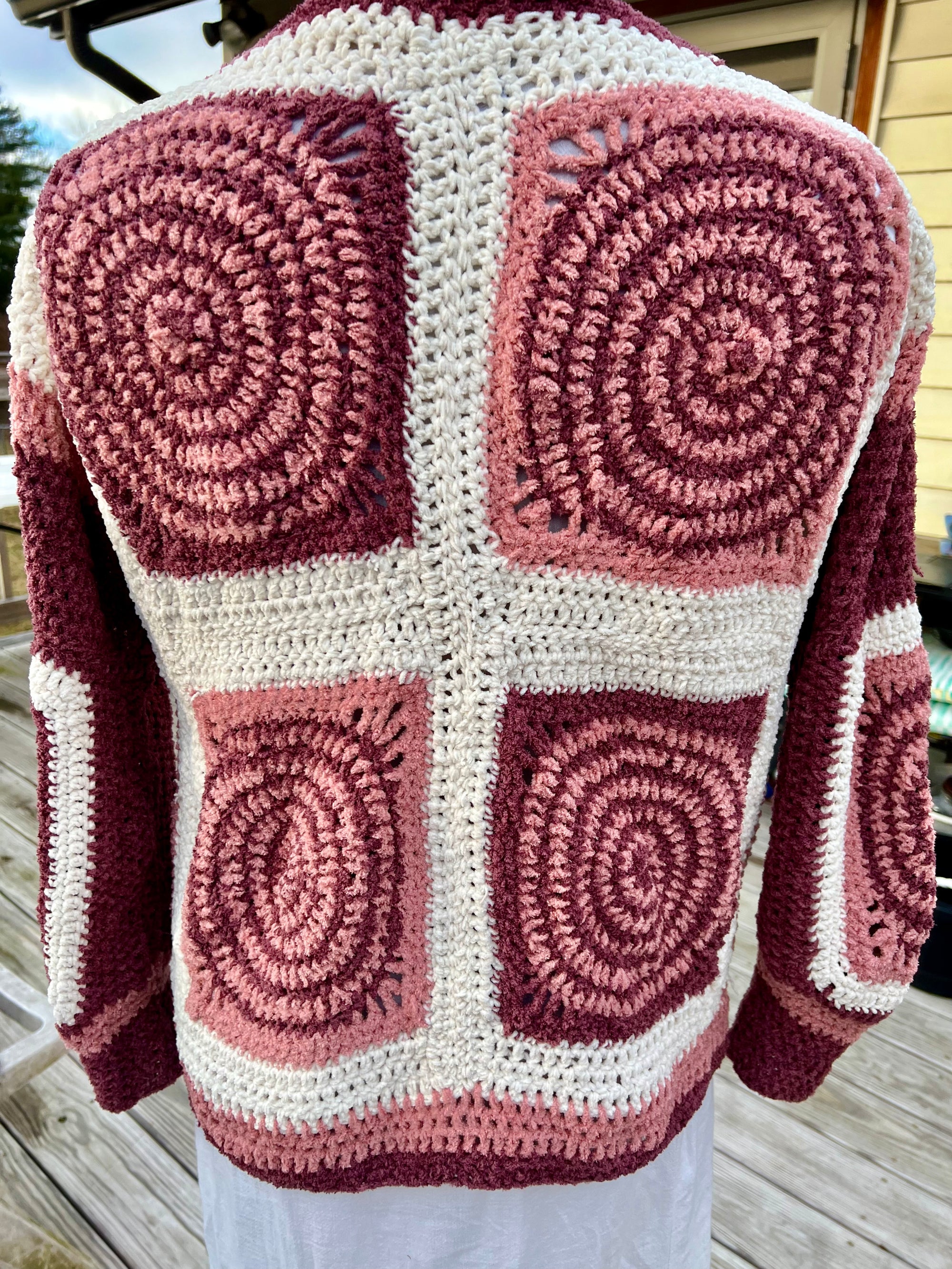 Cardigan crochet Spirals Chenille in Plum, Blush and Cream