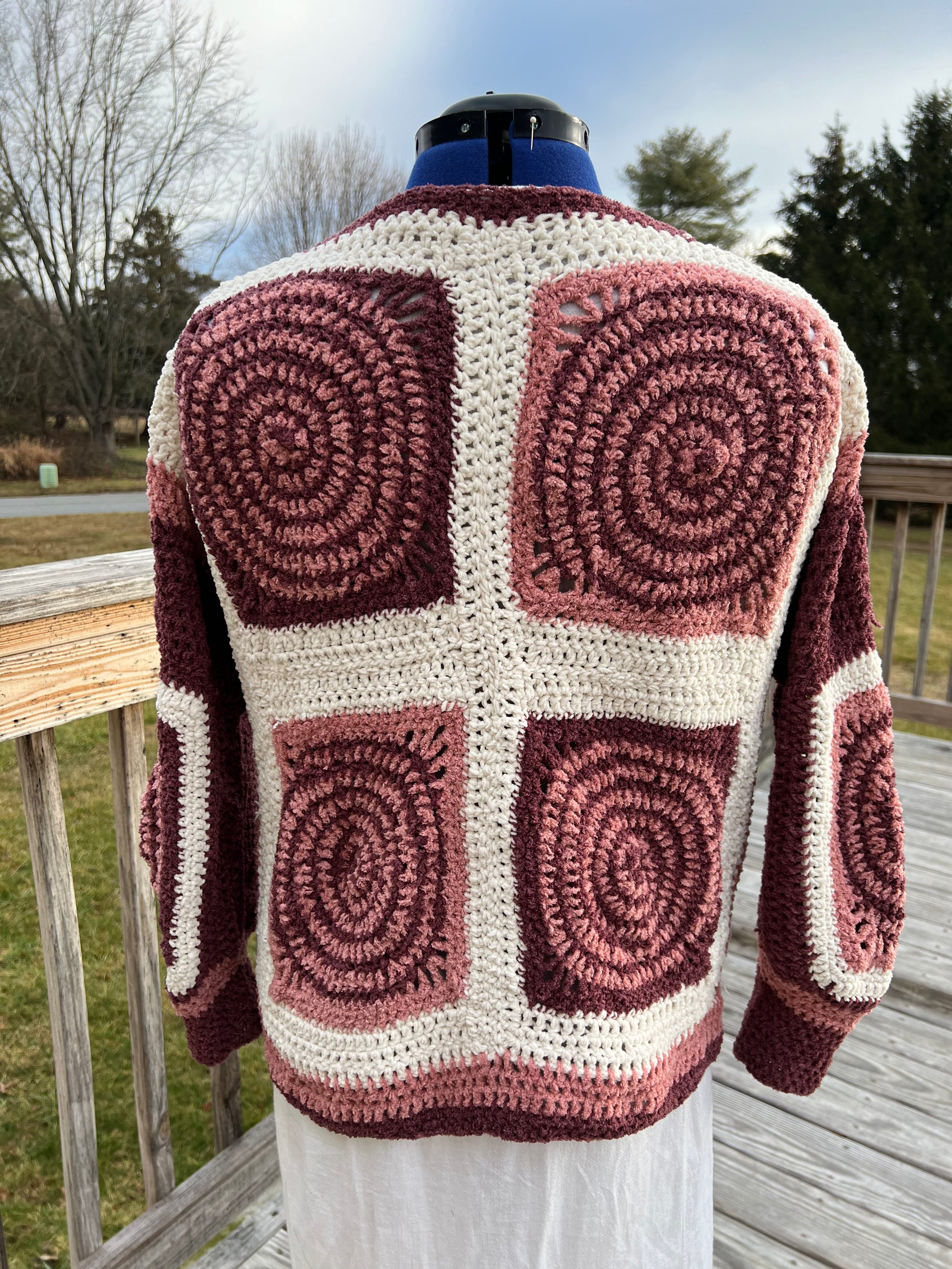 Cardigan crochet Spirals Chenille in Plum, Blush and Cream