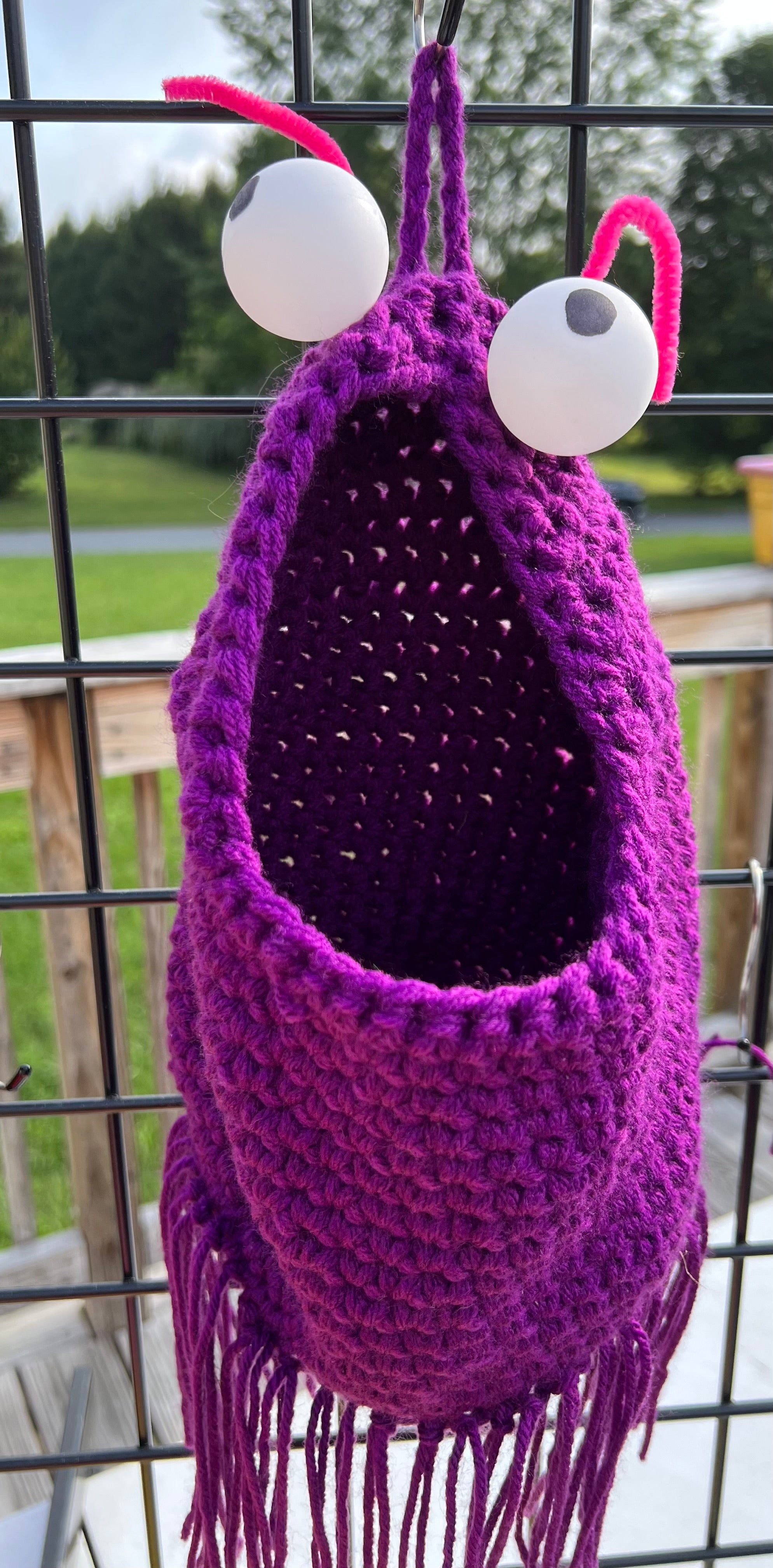 Yip Yips - hanging basket - alien monsters - toy catcher - plant holder