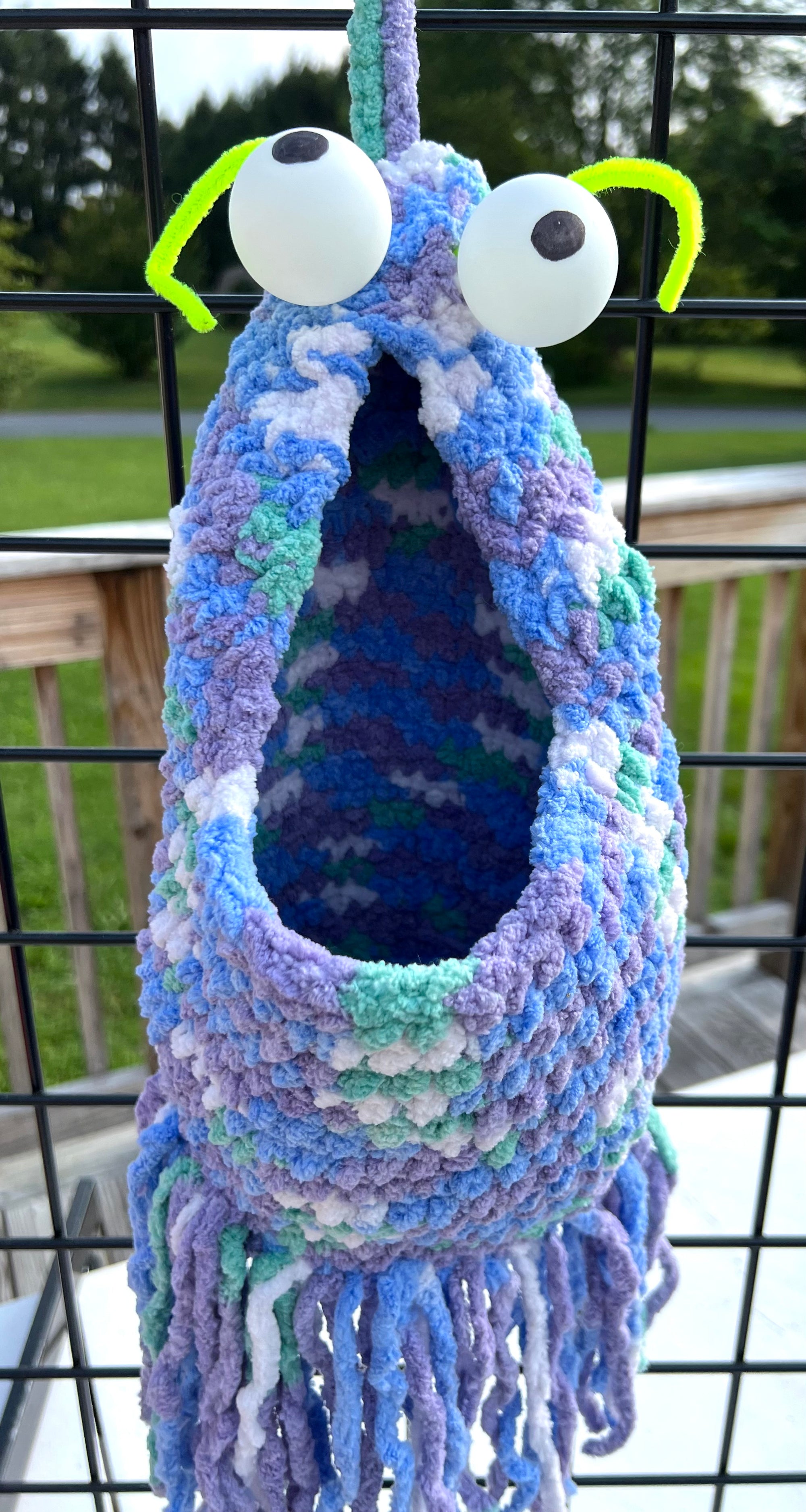 Yip Yips - hanging basket - alien monsters - toy catcher - plant holder