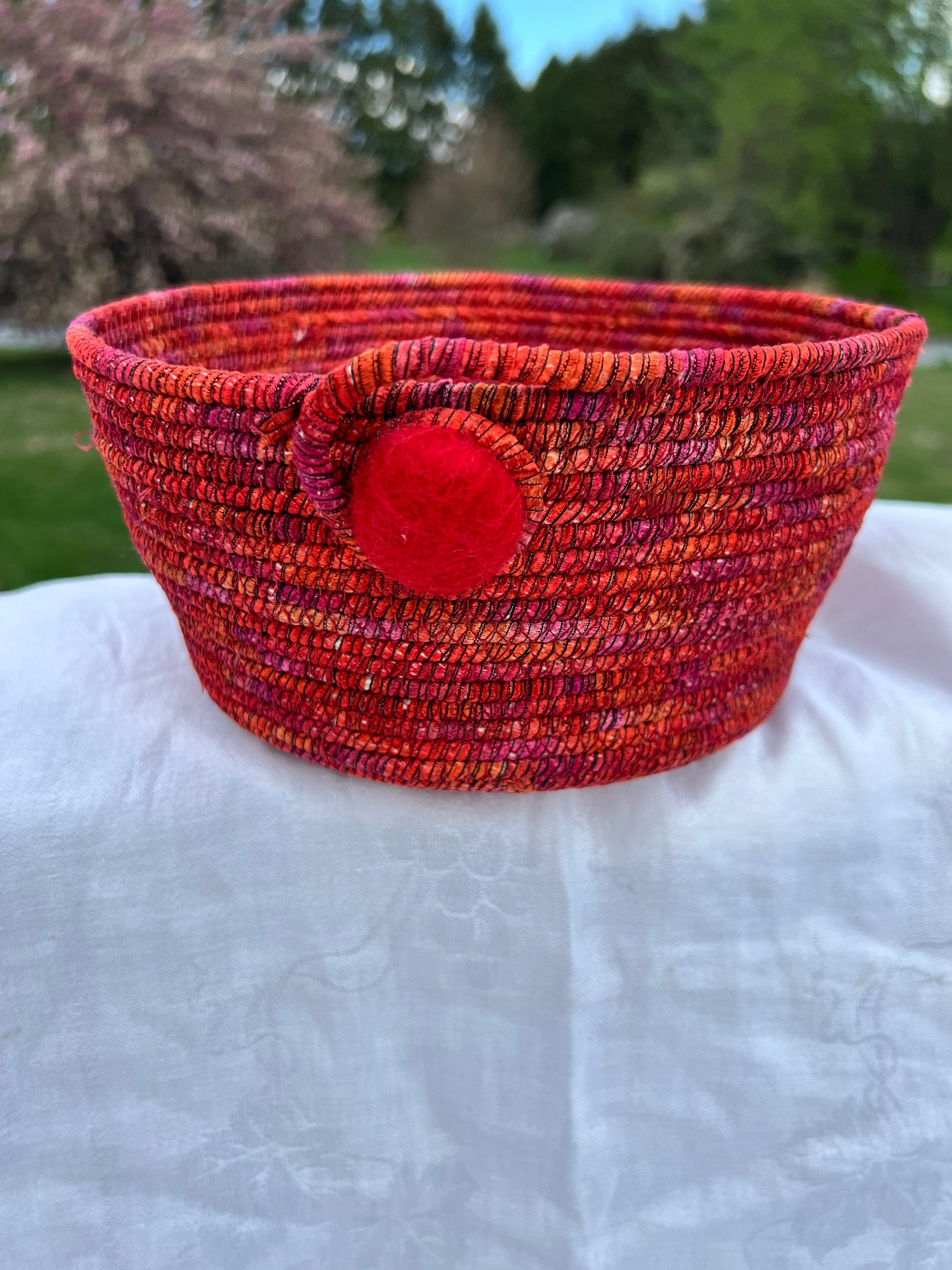 Medium Basket Bowl Rust with soft Shimmer
