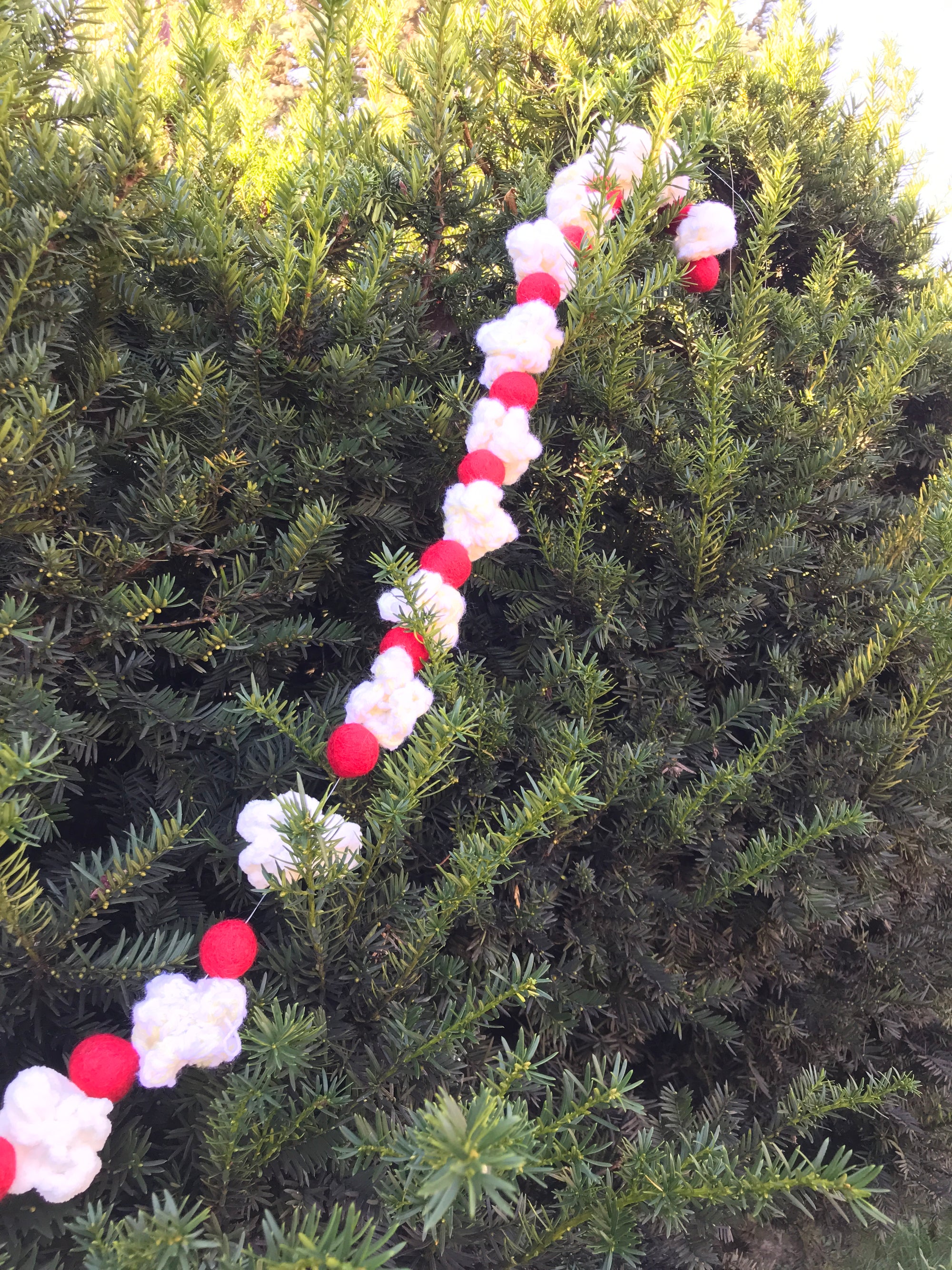 Popcorn and Cranberry Garland - Crochet and Felted